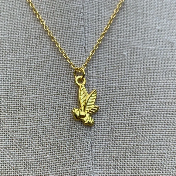 NWT Sterling Silver Plated Chain & Bee Alloy Metal Charm Necklace - Picture 6 of 10